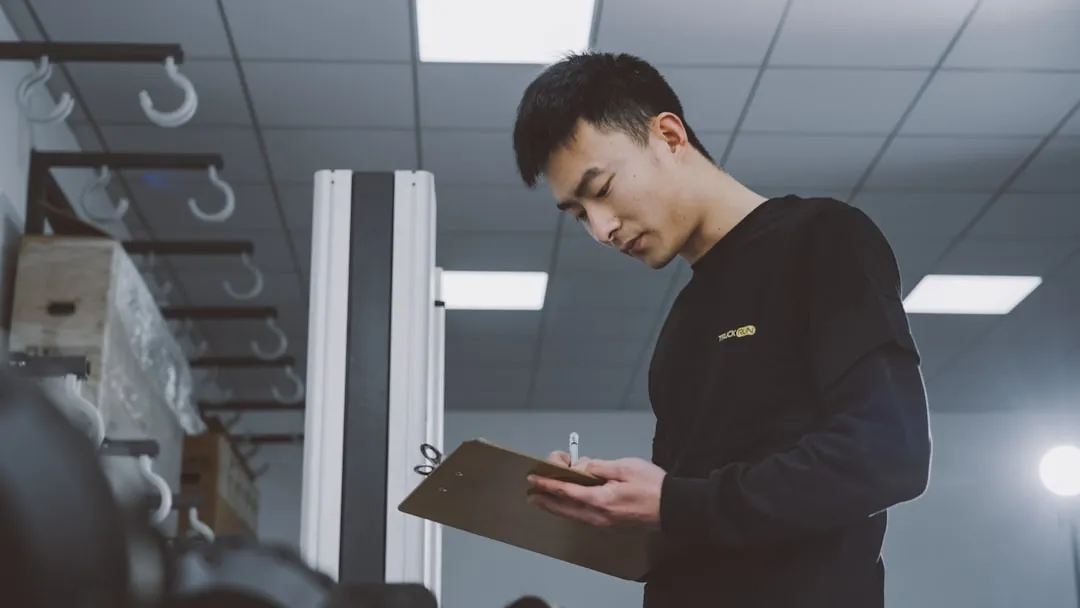 企业品牌故事视频与产品广告片的差异化拍摄策略